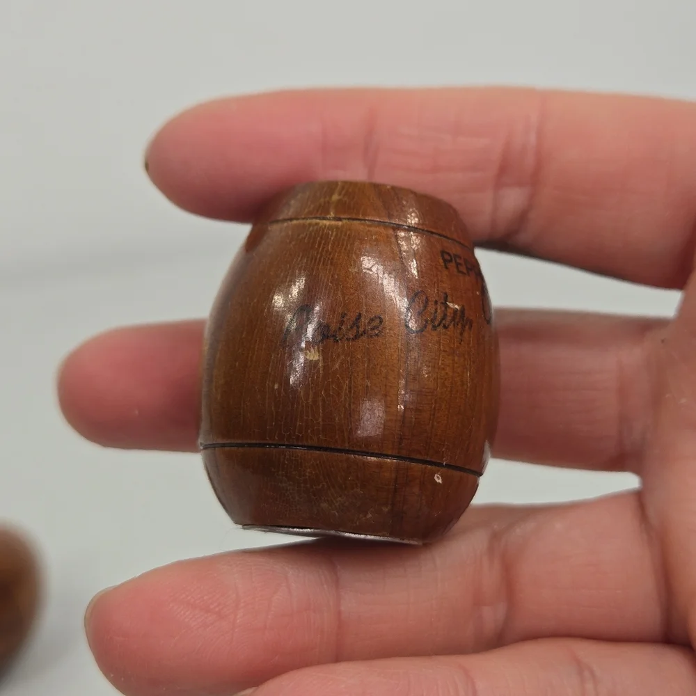 VTG Wooden‎ Salt and pepper Shakers Barrel Shaped Souvenirs Poise Oklahoma Trink